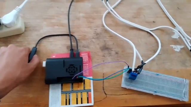 Encender y apagar un foco con Bluetooth usando una Raspberry pi, Protoboard y Relevador