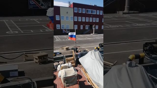 Поднятие государственного флага)