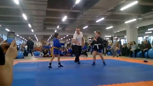 ЖЕСТЬ БОРЬБА РАЗНИЦА В 20 КГ! ДЕТИ!!!!! ТЕХНИКА ПРОТИВ МАССЫ С ТЕХНИКОЙ