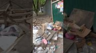 Ростов-на-Дону: опять копится мусор на контейнерной площадке около школы по улице Содружества, 43/1!