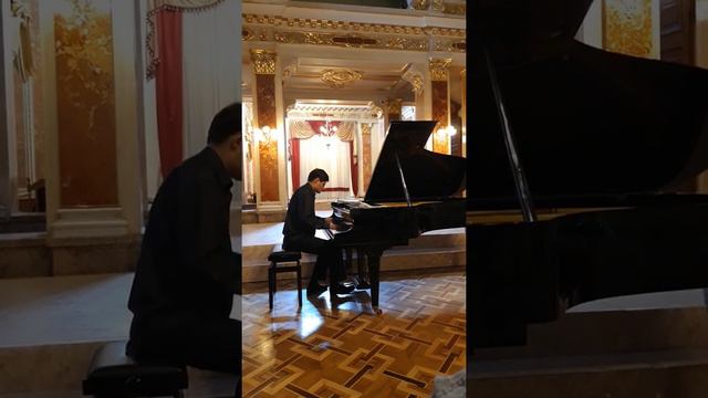 Сергій Григоренко виконує 27 ноктюрн Шопена.