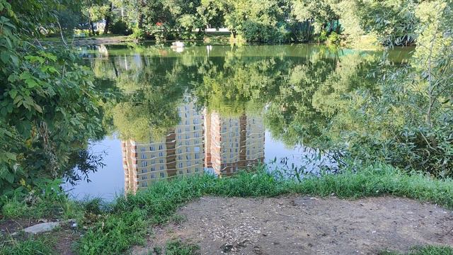 03-08_ОТРАЖЕНИЕВ ВОДЕ ДОМОВ _КОТЕЛЬНИКИ
