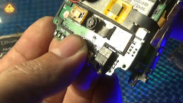 connect super bright led in smartphone to 3v7 battery, increase use