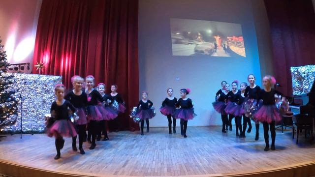 Barbie world вик. колектив мажореток «Феєрія», група юніорки (викл. В.Лещишин) ЛШМ № 5