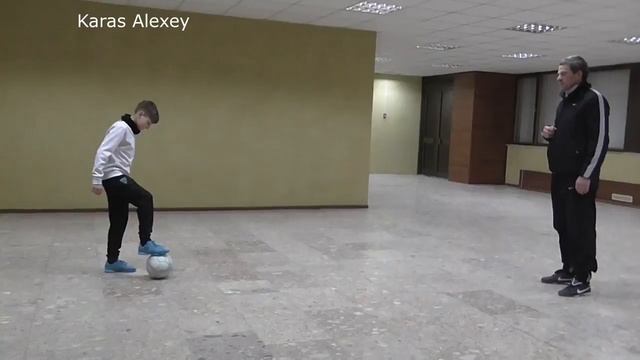 Удары с двух ног.