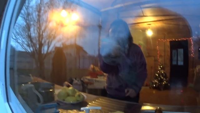 влог : СЛЕЖУ ЗА ЖЕНОЙ из города в деревню