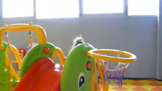 Играем в детской комнате с Ёжиком.