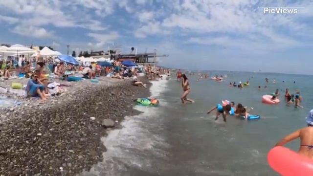 Сочи Лазаревское пляж Взморье сегодня 22 июля 2024. Обстановка на пляже море и погода сейчас