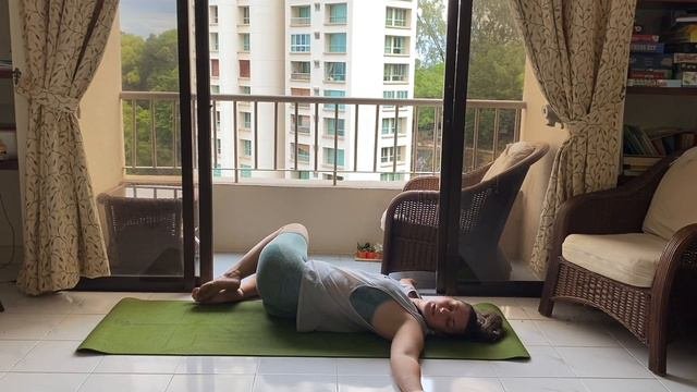 Скрутка лежа или Супта Матсиендрасана Supta Matsyendrasana