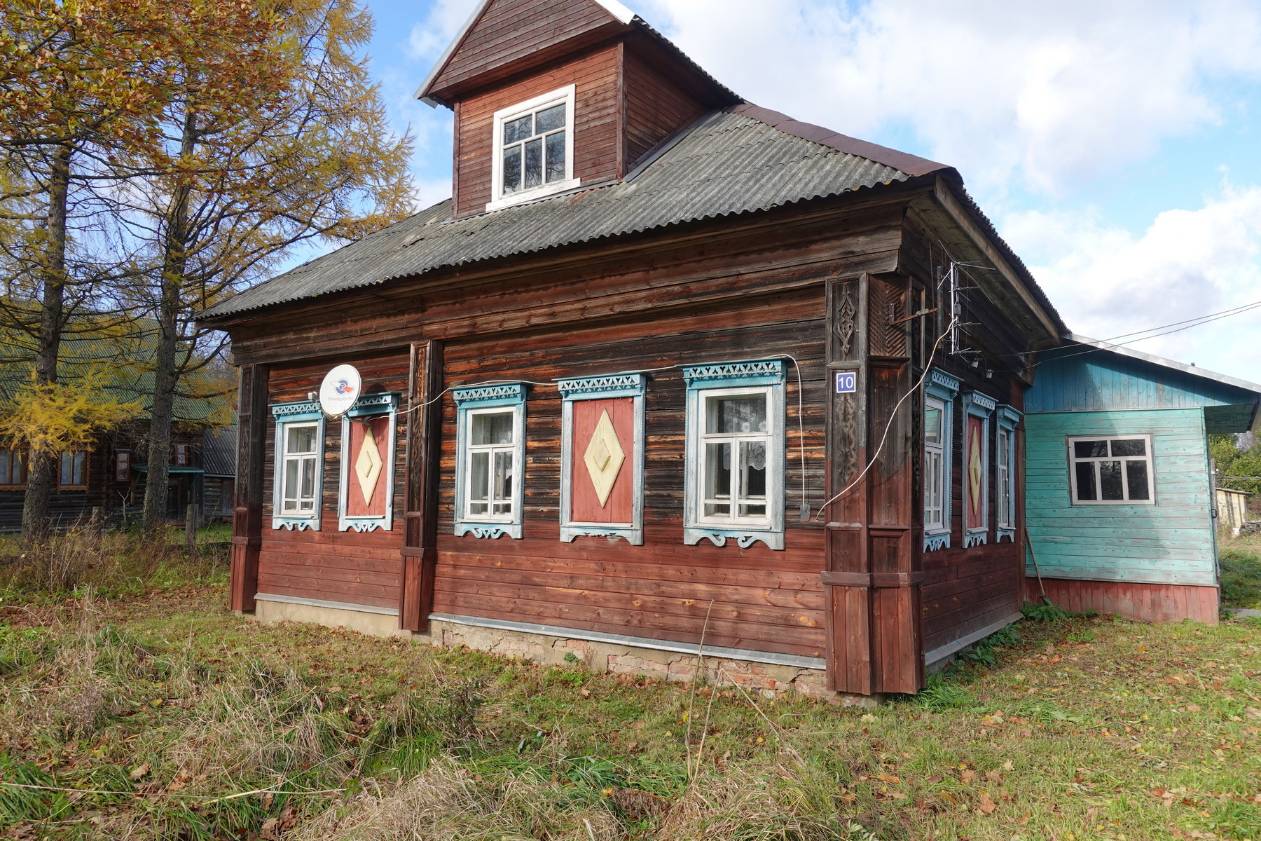 Два дома на одной территории в деревне Волыново