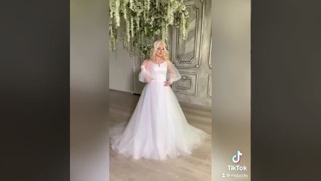 Блестящее свадебное платье с объемными рукавами фонариками