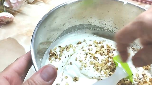 ЖЕЛЕЙНЫЙ ДЕСЕРТ ИЗ СМЕТАНЫ С ГРЕЦКИМИ ОРЕХАМИ /SOUR CREAM DESSERT WITH WALNUTS