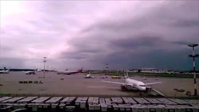 Один день на перроне аэропорта Внуково