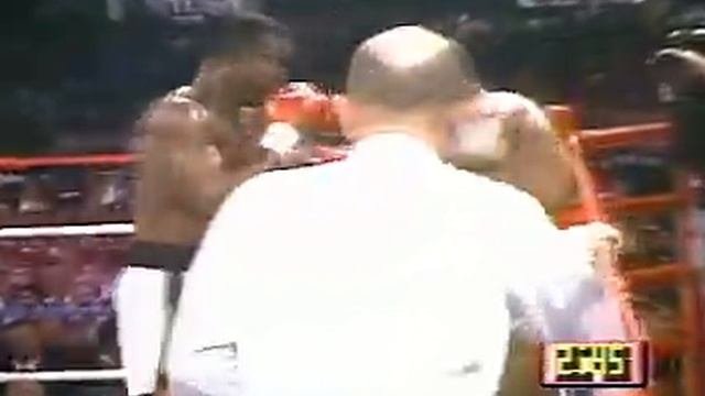 Легенда мирового бокса Эвандер Холифилд VS Карлоса ДеЛеона .