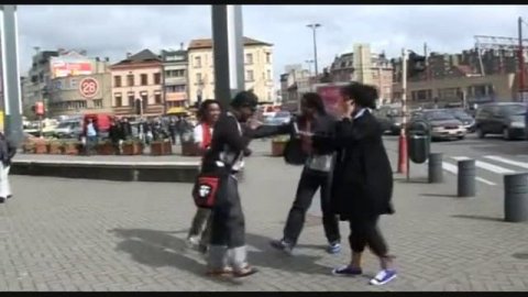 M..LAURA AVEC ESOBE,VUE DE LOIN,LA DUCHESSE 1