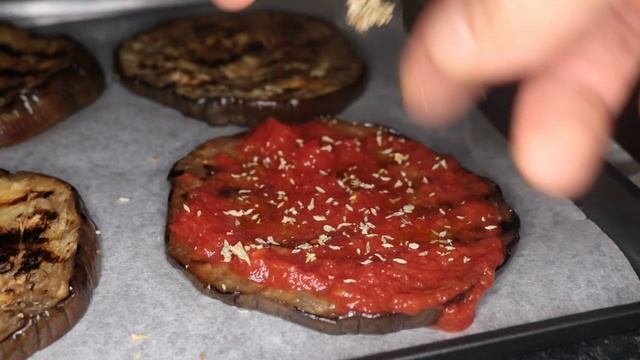 Melanzane al Forno con Mozzarella Pomodoro e Acciughe