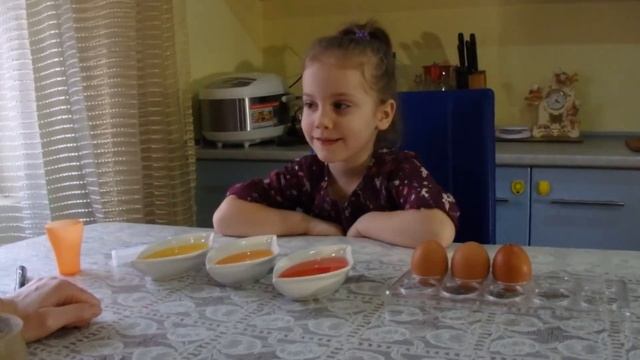 Яйца из желе.  Ируся делает желейные яйца. Ira makes jelly eggs