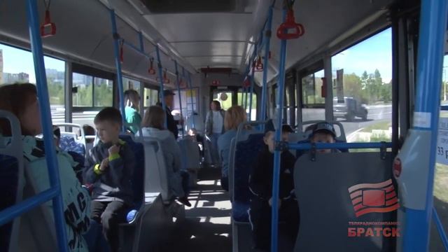 И пассажир, и слушатель  Троллейбусные экскурсии продолжают знакомить школьников Братска с историей