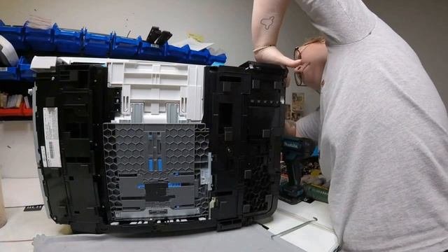 How to Remove an Epson EcoTank ET-8550 Mainboard