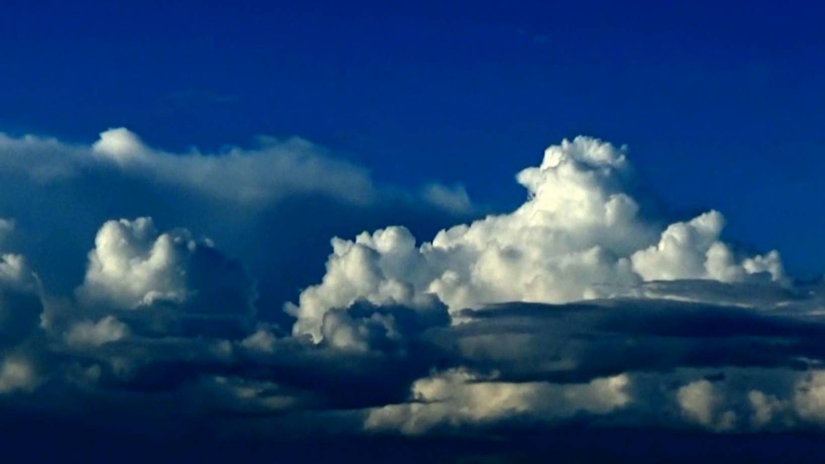 Конвекция с развитием дождевых облаков над городом Вязники вечером 26.06.2024