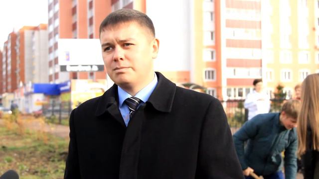 U news.Ученики 33 школы посадили около 200 саженцев  спиреи