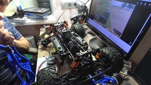 HPI Savage XL Flux 4WD RTR 1:8 установка света с али .