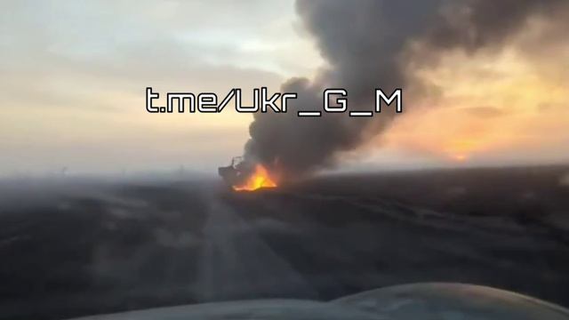 Минус еще один танк ВСУ.Точное попадание российского FPV-дрона в украинский танк привело к возгорани