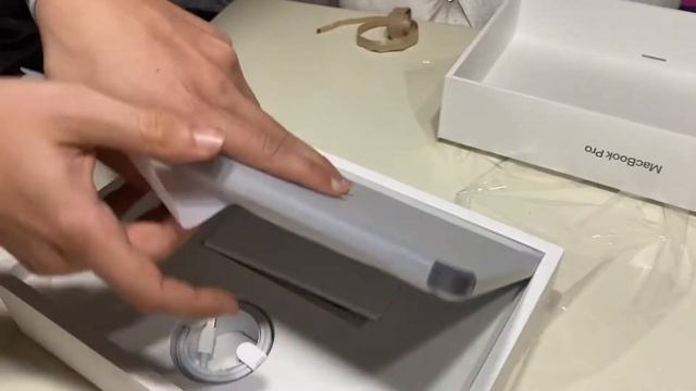 Macbook Pro m2 8gb Ram 256Ssd Kutu Açılımı