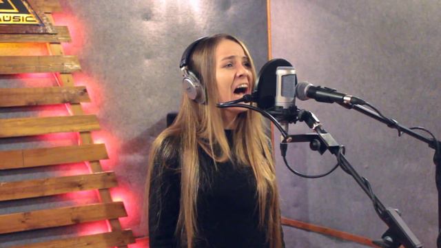 Audio-Technica AT3060Shure SM58 - Vocal Test Illaria Cover