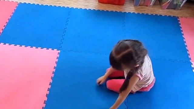 Кувырки - часть физической программы Институтов Г.Домана.
