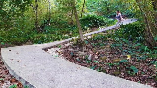 Вика потерялась в лесу. Поучительное видео для детей.