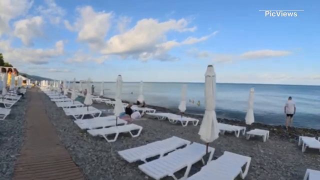 Сочи Лазаревское пляж Калипсо сегодня 30 июля 2024. Какая погода обстановка на пляже море сейчас