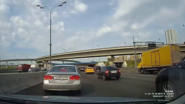 Невероятные дорожные моменты, снятые на камеру.