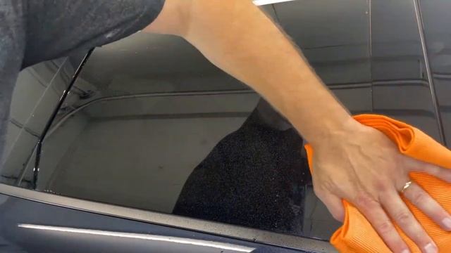 How to clean glass streak free. Detailing a Porsche Macan and here’s how you can clean glass.