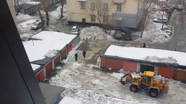 Барнаульская чистка снега во дворах