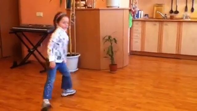 Танцует Ариадна Волочкова