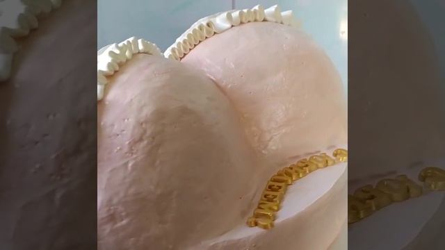 Торт-бюст