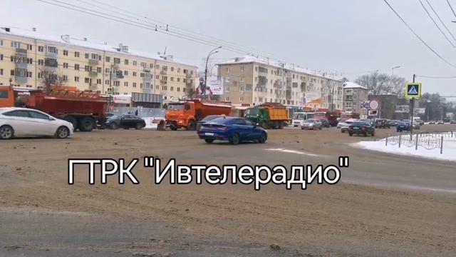 Сегодня колонна снегоуборочной техники была замечена на улице Лежневская