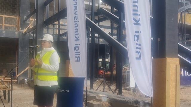 Строители Нарвской Эстонской гимназии отметили Праздник стропил