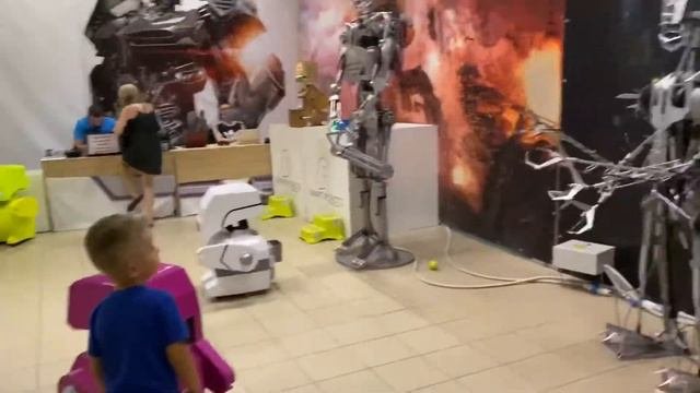 Трансформеры Бамблби Оптимус Прайм выставка роботов