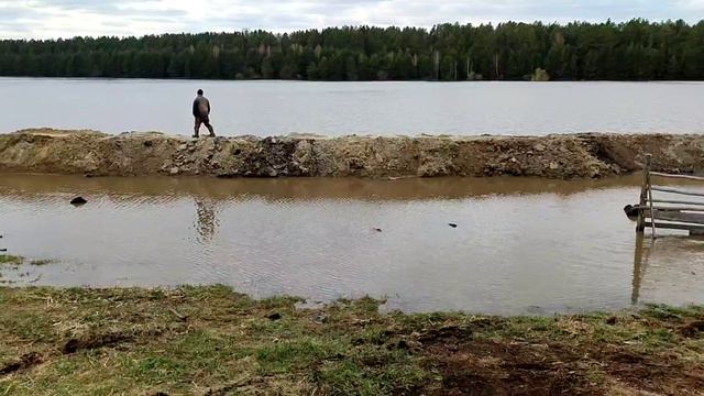 ❗️В селе Аксурка Вагайского района готовятся к приходу паводка

Местные жители, волонтеры и экстренн