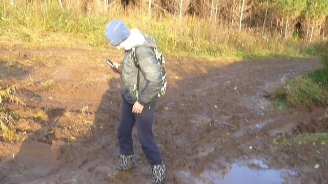 * У КОГО ЗИМА * А У НАС ГРЯЗЮКА * ДЕТИ ЗАСТРЯЛИ В ГРЯЗИ *