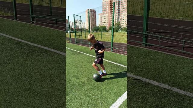 Тренируюсь на школьном дворе пока каникулы на тренировке/ ТРЕНИРОВКА НА ЛЕСЕНКЕ #шортс