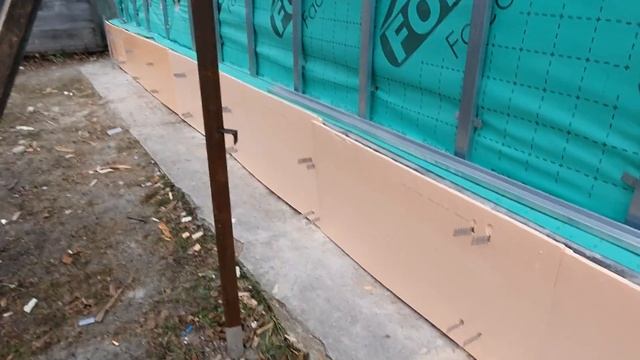 Обшивка проблемного дома металлосайдингом сверху вниз