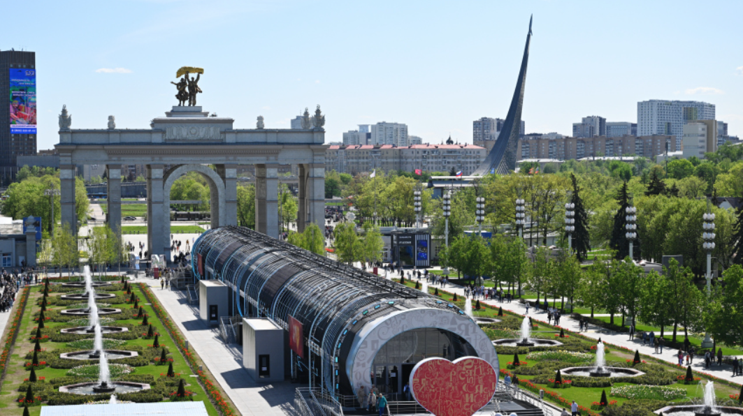 «Будущее мира»: на ПМЭФ-2024 обсудили наследие выставки «Россия»