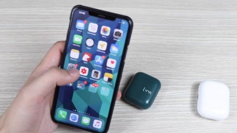 10 ЛАЙФХАКОВ С AIRPODS и AIRPODS PRO