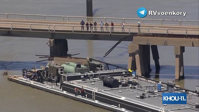 Ещё один мост разрушен: баржа врезалась в мост на острове Пеликан в Техасе