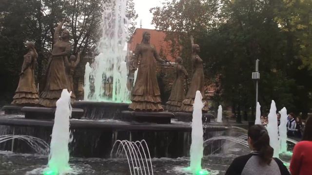 Фонтан "Семь девушек"
