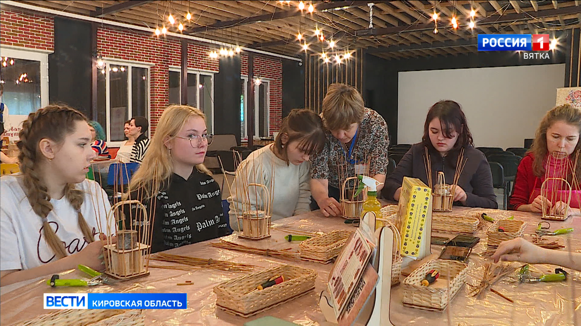 В Кирове прошел творческий лагерь мастеров народных художественных промыслов