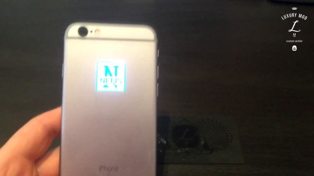 iPhone 6s со светящимся логотипом Nefis
